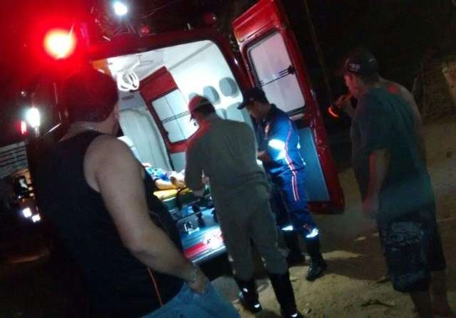 Embriagado, homem se envolve em confus&atilde;o e &eacute; jogado em rio