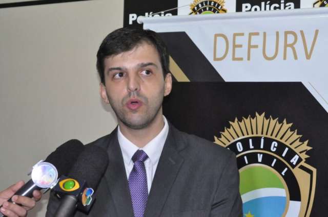 Dupla &eacute; presa acusada de roubar carros para &quot;pegar&quot; celulares na Capital