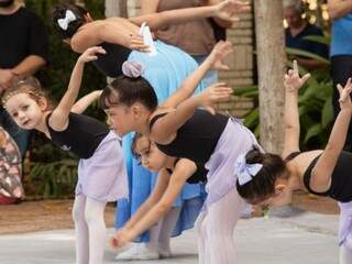 Crianças poderão participar gratuitamente das aulas de balé (Foto: Sandro Calixto)