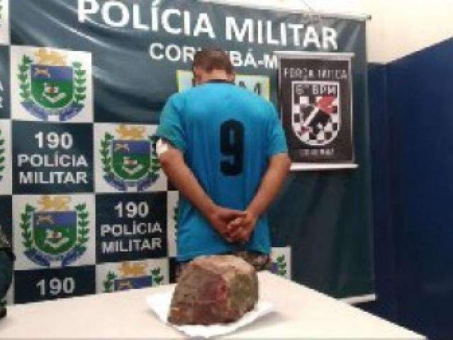 Suspeito que fugiu e deixou ex inconsciente com pedrada &eacute; preso pela PM
