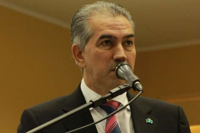 Em evento de Engenharia, Reinaldo anuncia programa de recupera&ccedil;&atilde;o de vias