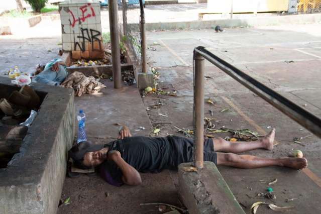 Prefeitura muda pol&iacute;tica e moradores de rua &quot;tomam conta&quot; da Capital