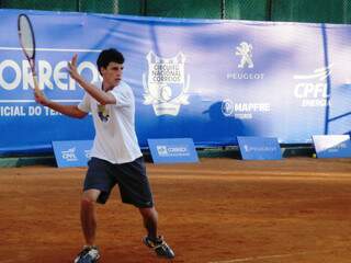 Tenista de Campo Grande disputou decisão do torneio na manhã deste domingo. (Foto: Divulgação)