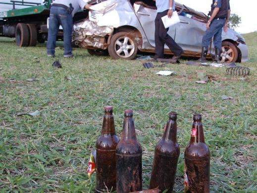 Cai n&uacute;mero de condutores que admite dirigir ap&oacute;s consumir bebida alco&oacute;lica