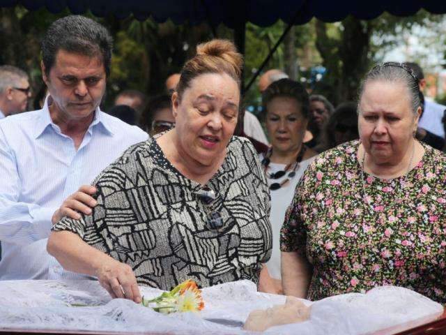 Wilson &eacute; enterrado com homenagens, salva de tiros e recorda&ccedil;&otilde;es