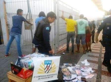 PM prende duas pessoas, apreende drogas e pirataria em opera&ccedil;&atilde;o