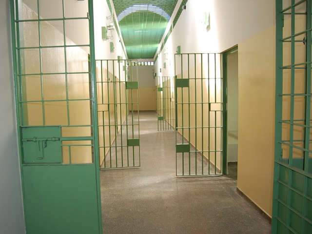  Adolescentes fogem de rec&eacute;m reformada Unei Dom Bosco