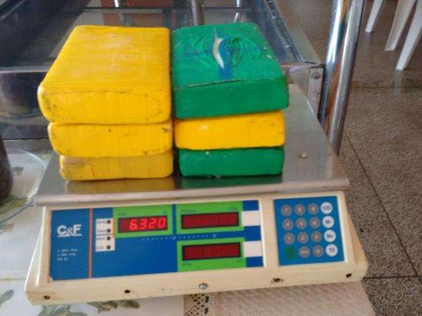 PRF intercepta picape com carga de coca&iacute;na avaliada em R$ 189 mil