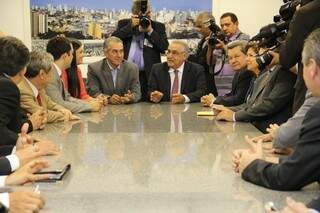 Reinaldo Azambuja conversou com alguns deputados sobre cargos no Governo (foto: Marcos Ermínio)
