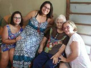 As três gerações de mulheres: Kelly, Keyla, Dejamira e Marize.