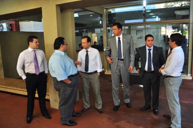 Mais tr&ecirc;s acusados de participa&ccedil;&atilde;o em assassinato de advogado s&atilde;o presos