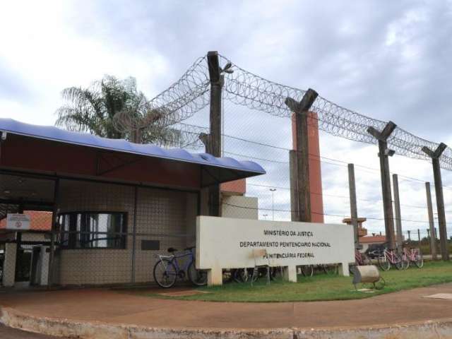 Jamil Name, filho e dois policiais civis aguardam transferência para Mossoró 
