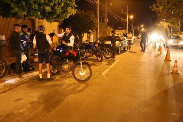 Pol&iacute;cia promove blitz para coibir crimes na regi&atilde;o da Orla Morena