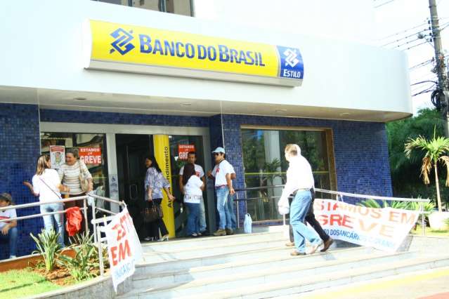 Popula&ccedil;&atilde;o fica sem atendimento e sofre com greve de banc&aacute;rios