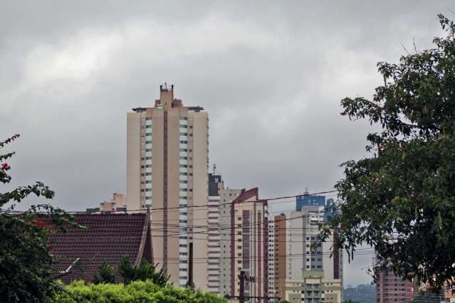 Segunda-feira será chuvosa e com ventos fortes; máxima não passa de 27°C