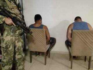 Dois dos criminosos presos na ação desta noite (04). (Foto: Divulgação) 