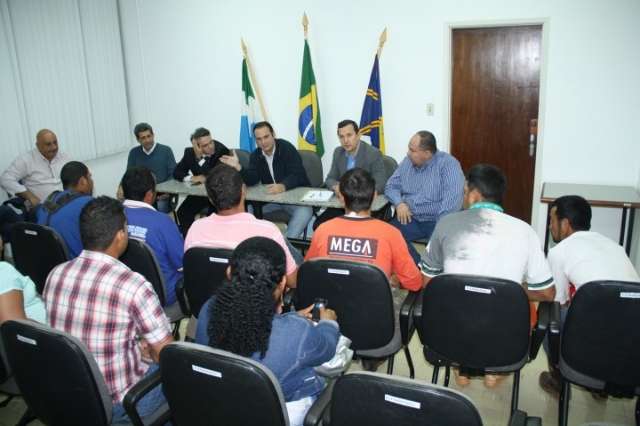 Prefeitura e catadores se unem para buscar solu&ccedil;&atilde;o sobre interdi&ccedil;&atilde;o do lix&atilde;o