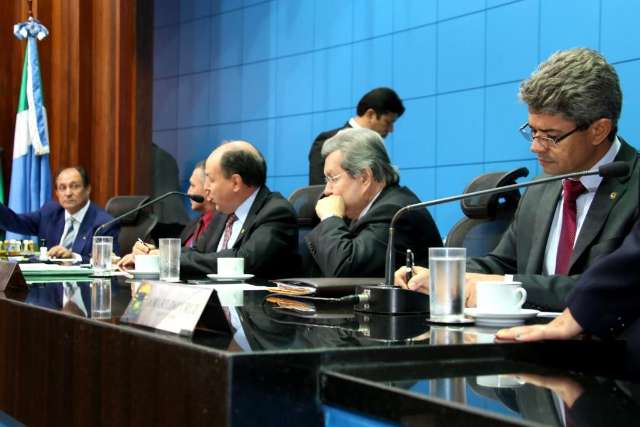 Deputados aprovam reajuste de 4,95% aos servidores da Assembleia