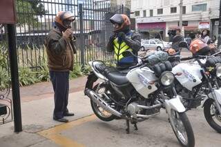 Mototaxistas aprovam aparelho, mas se preocupam com seu funcionamento (Foto: Cleber Gellio)