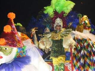 Mascarados foram parte do carro alegórico  (Foto: Paulo Francis)
