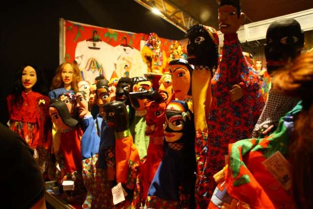 Em festival onde marionetes ganham liberdade, crian&ccedil;a nem pisca o olho