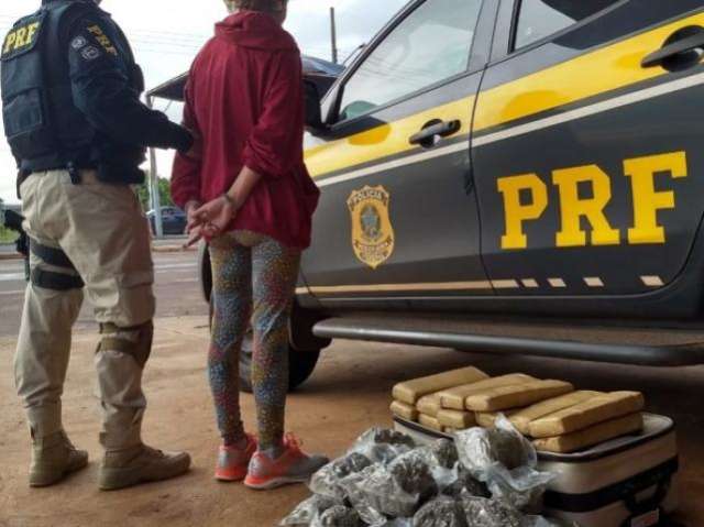 Passageira &eacute; presa com tabletes de maconha e skunk que viriam para a Capital 