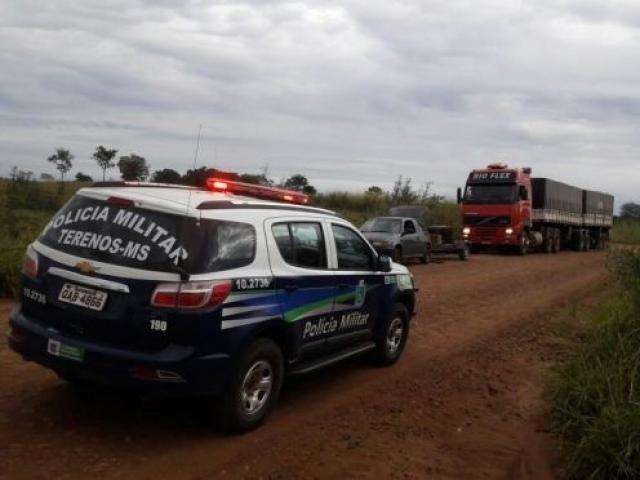 PF apreende 11 carretas com R$ 33 milh&otilde;es em cigarros do Paraguai