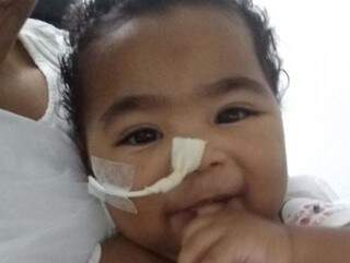 Bebê de 9 meses precisa de aparelho respiratório para deixar hospital. (Foto: Arquivo pessoal)