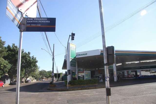 &Eacute; grave estado de vigia que foi baleado por bandido em posto de combust&iacute;vel