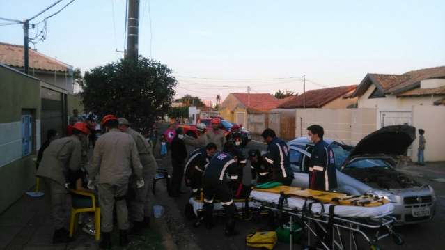 Acidente entre Saveiro e Siena deixa pelo menos quatro feridos