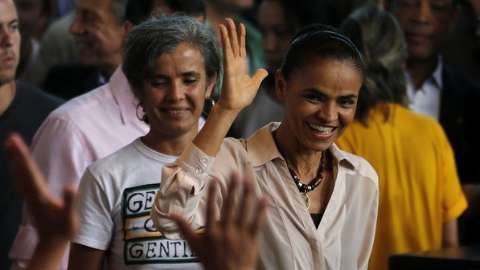 Dilma amplia vantagem para 15 pontos e Aécio fica perto de Marina