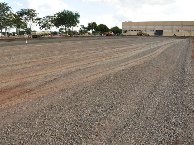 Obras de pavimenta&ccedil;&atilde;o para Feira do Empreendedor s&atilde;o conclu&iacute;das em Dourados