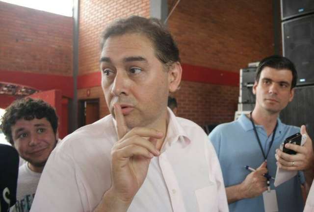 Ap&oacute;s den&uacute;ncia de vereador, Bernal suspende licita&ccedil;&atilde;o da publicidade