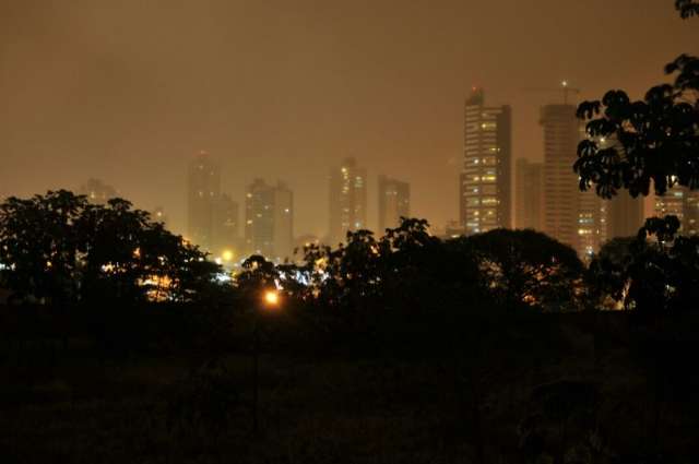 Por causa da neblina, Aeroporto da Capital  'abre e fecha' desde ontem 