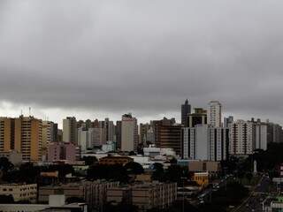 Céu amanheceu encoberto hoje, na Capital (Foto: Marcos Ermínio)