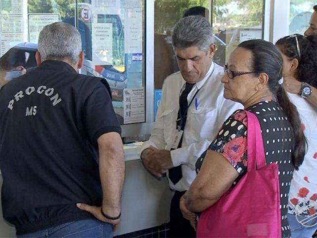 Empresas de &ocirc;nibus s&atilde;o autuadas por negarem passagens a idosos
