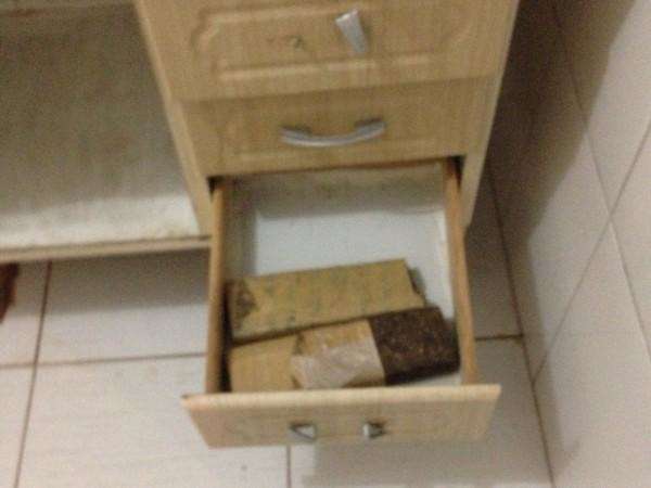 Dep&oacute;sito vizinho de pres&iacute;dio guardava 160 quilos de maconha