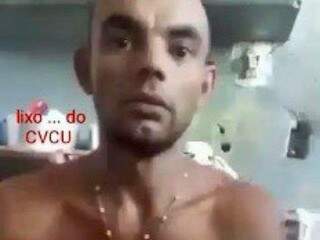 Divino Ferreira em imagem reproduzida do vídeo em que deixou recado antes de morrer (Foto: Reprodução)