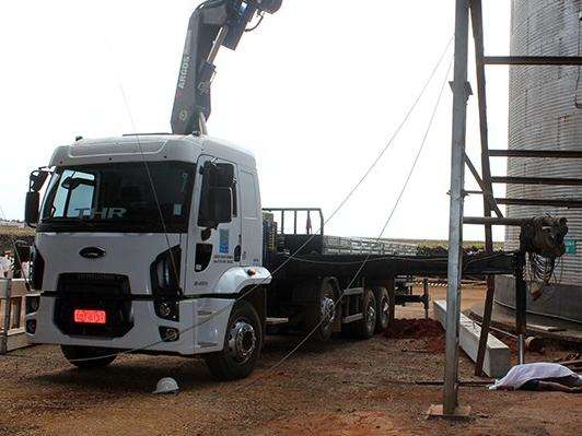 Ao montar elevador, trabalhador cai 17 metros e morre na hora