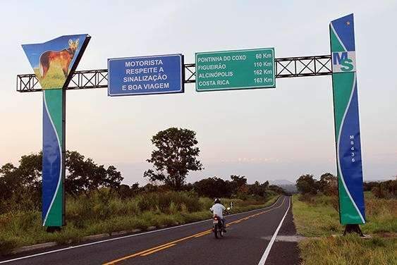 Governador inaugura rodovia que interligar&aacute; tr&ecirc;s munic&iacute;pios no norte de MS