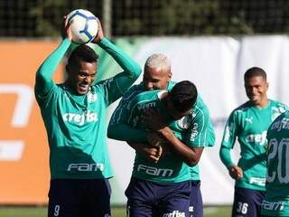 Jogadores do Verdão em treino descontraído na Barra Funda (Foto: Cesar Greco/Ag Palmeiras/Divulgação)