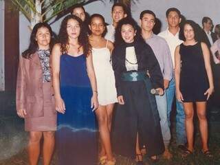 Rejane e os familiares na formatura de História, em abril de 1997. (Foto: Arquivo Pessoal)