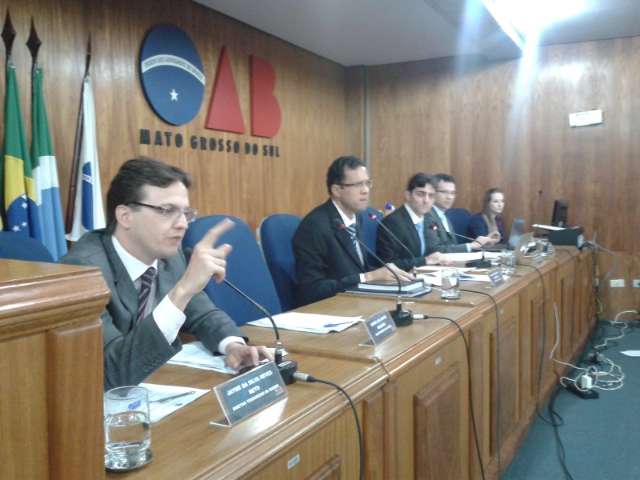 Grupo ir&aacute; apresentar carta de afastamento de J&uacute;lio C&eacute;sar a tarde no conselho