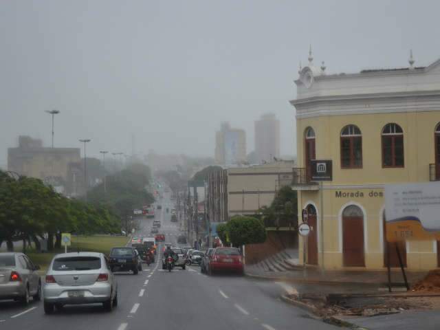  Dia amanhece com chuva fina em Campo Grande; m&iacute;nima foi de 15 graus