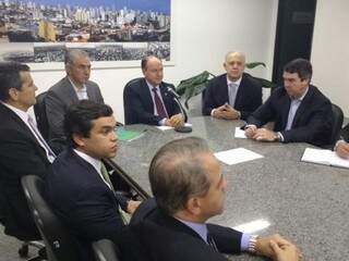 Governador está reunido com os deputados estaduais. (Foto: Leonardo Rocha).
