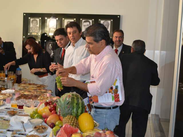  Prefeitura promete cerco a ambulantes para evitar junk-food nas escolas