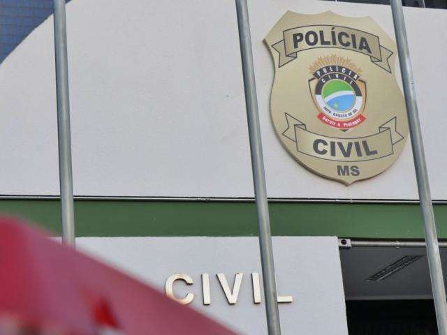 Motorista para em sem&aacute;foro e &eacute; rendido por bandido armado 