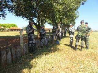 Equipes do Exército e Força Nacional estão no local para evitar novos conflitos. (Foto: Marcos Ermínio) 