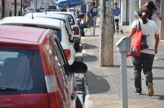 Fim do estacionamento na Rua 14 de Julho não agrada maioria dos lojistas (Foto: Marcelo Calazans)