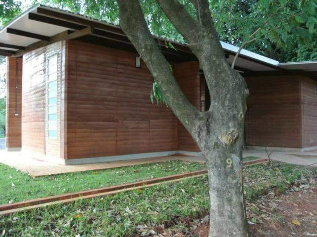 Vers&otilde;es modernas de casas feitas de terra tem o charme da cor natural &agrave; mostra